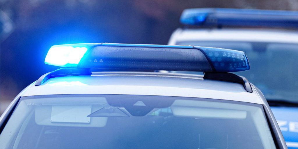 Uomo di 26 anni in NRW scarica istruzioni per bombe e consigli su coltelli: sospetto di preparazione di attentato