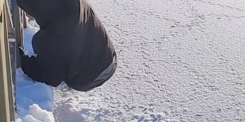 Salvata senza lesioni: persona rimasta sospesa su lago ghiacciato a Bolu, Turchia