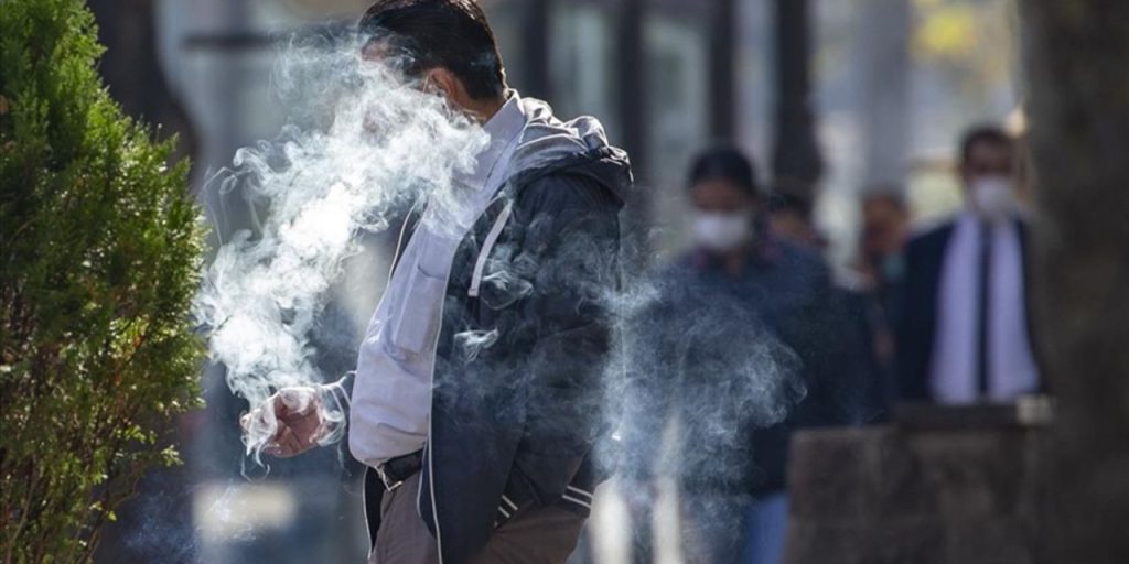 Bolu diventa un modello di città salutare: stop al fumo nei parchi giochi con multe fino a 152.000 lire