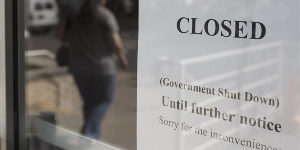 Crisi di bilancio negli Stati Uniti: la chiusura del governo raggiunge il 33esimo giorno e minaccia la stabilità economica