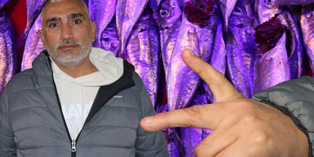 Bozuk balık 'çolak' bıraktı: Çuprayla adam dövdüler!