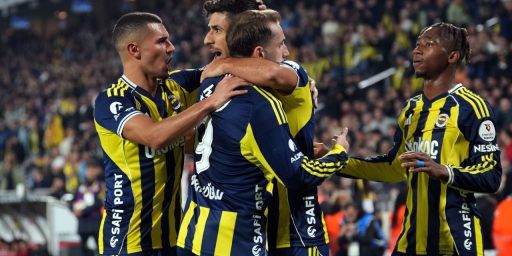 Bu kadar umarsız oyuncularla nereye kadar? | Spor yazarları Fenerbahçe'yi değerlendirdi
