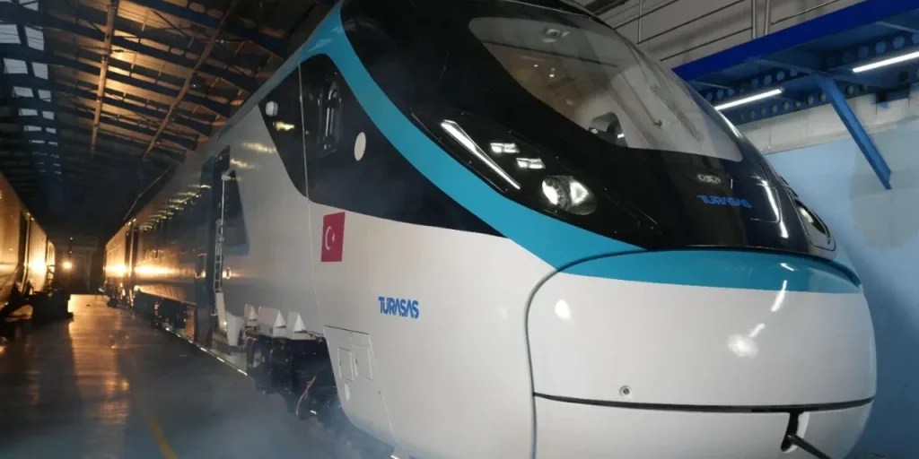 Turchia presenta treno ad alta velocità di 225 km/h pronto per i test