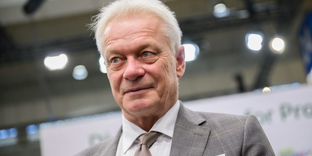 Volo del ministro delle politiche agricole interrotto prima della partenza