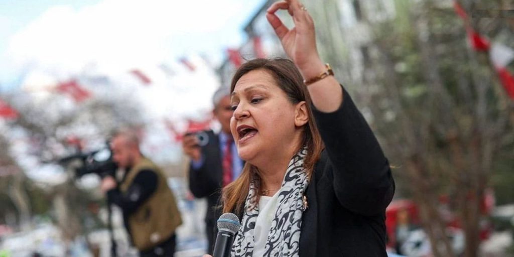 Burcu Köksal, AK Parti'ye geçeceği iddialarına noktayı koydu: Bir yere gitmiyorum