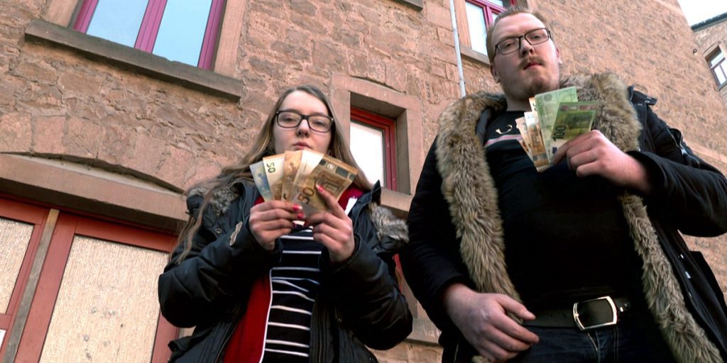 18-Jährige macht lukratives Geschäft in Bürgergeld-Doku: Jobcenter weiß von nichts