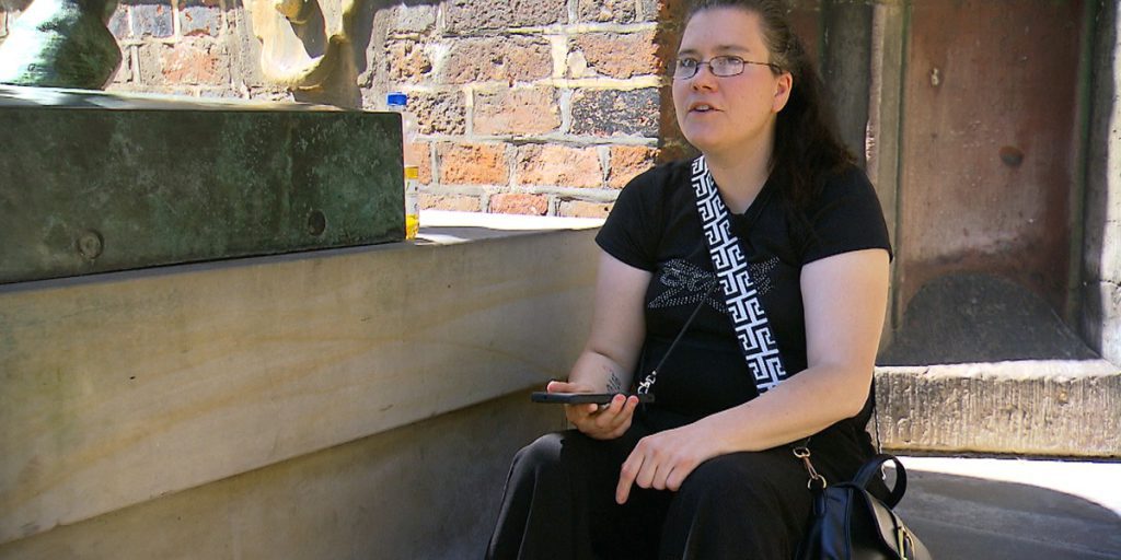 La storia di Sabrina: una donna alle prese con la povertà e i debiti