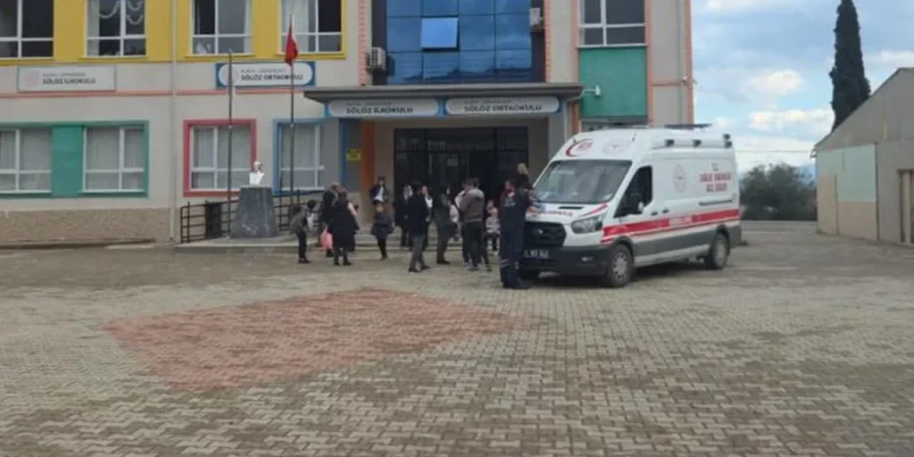 20 studenti avvelenati durante il pranzo scolastico a Bursa