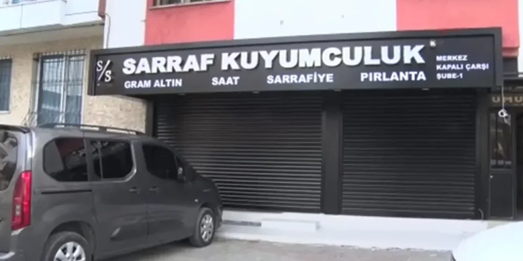 Furto di gioielli al tribunale di Büyükçekmece: gioielliere accusato di rapina e fuga con milioni di lira