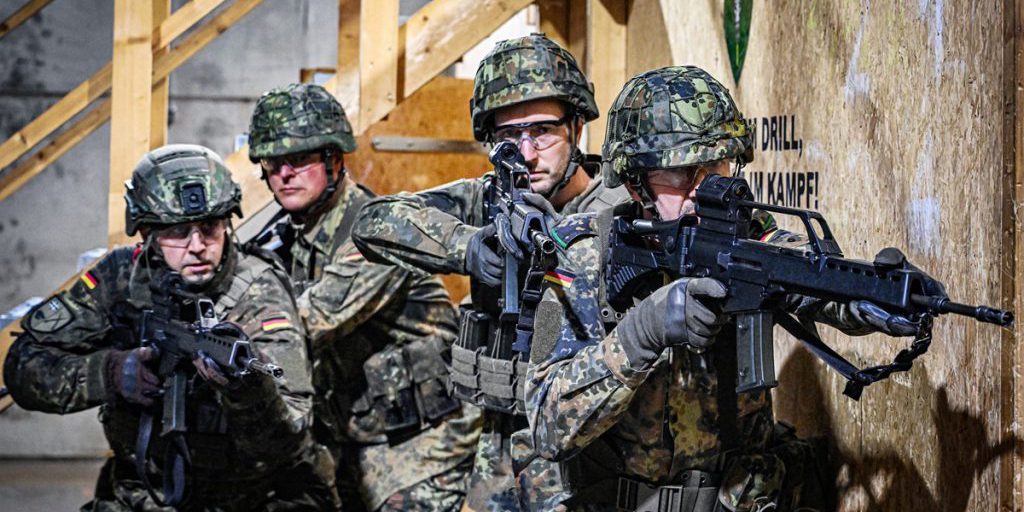 Studenti tedeschi scioperano contro la leva militare obbligatoria