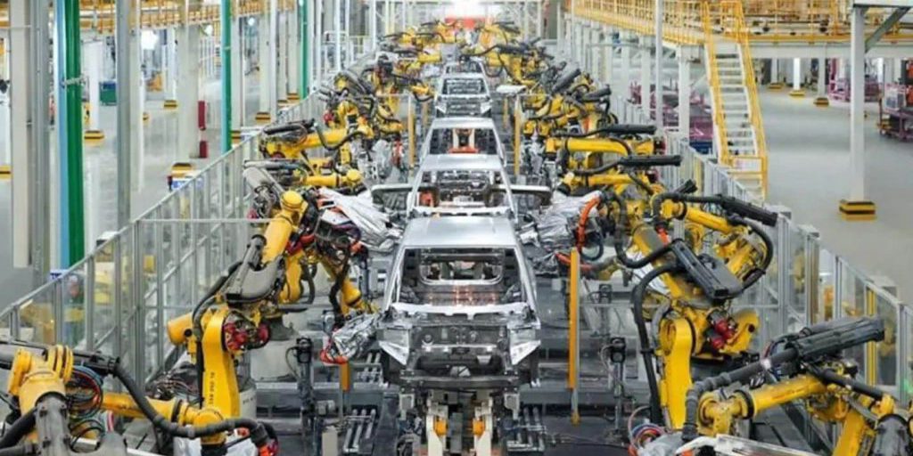 Byd consegna 4,6 milioni di veicoli elettrici nel 2025, si avvicina a superare Tesla