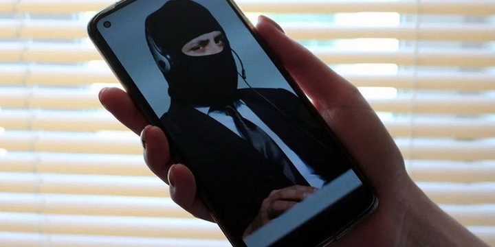 Truffa nella regione di Kursk: donna di 60 anni perde 895.000 rubli in una truffa online