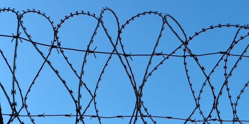 Чистюля из Петербурга получил 3,5 года «строгача» за кражу освежителей воздуха