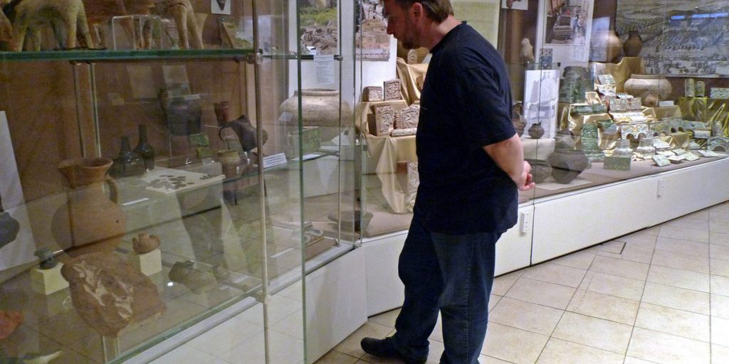 La SBU tra Critiche e Tensioni: la Ricerca di un Uomo Insolito dalla Russia e le sue Implicazioni Internazionali