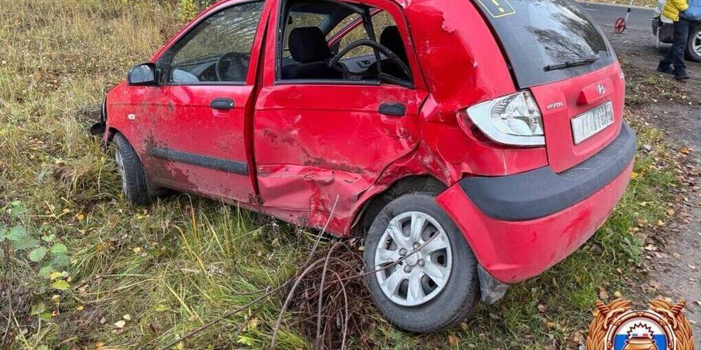 В Тверской области водитель иномарки выехал на встречку и устроил ДТП