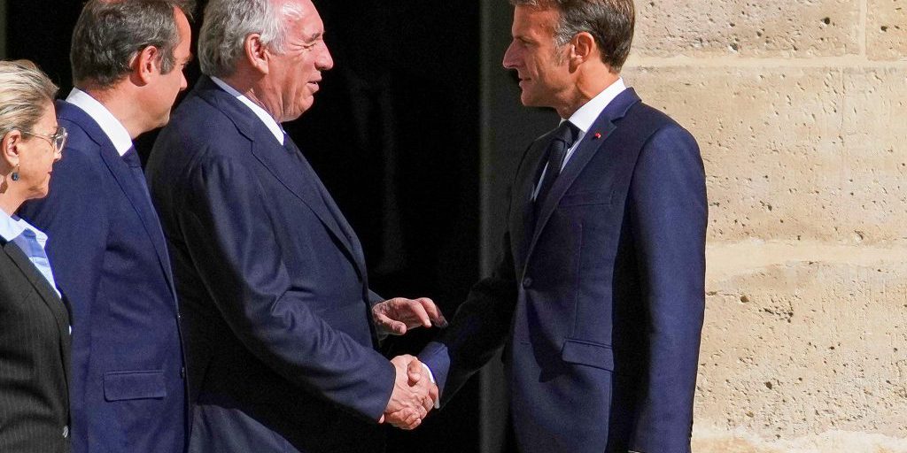 "La sfida di Sébastien Lecornu: costruire un'allegra politica tra Macron e i Repubblicani"