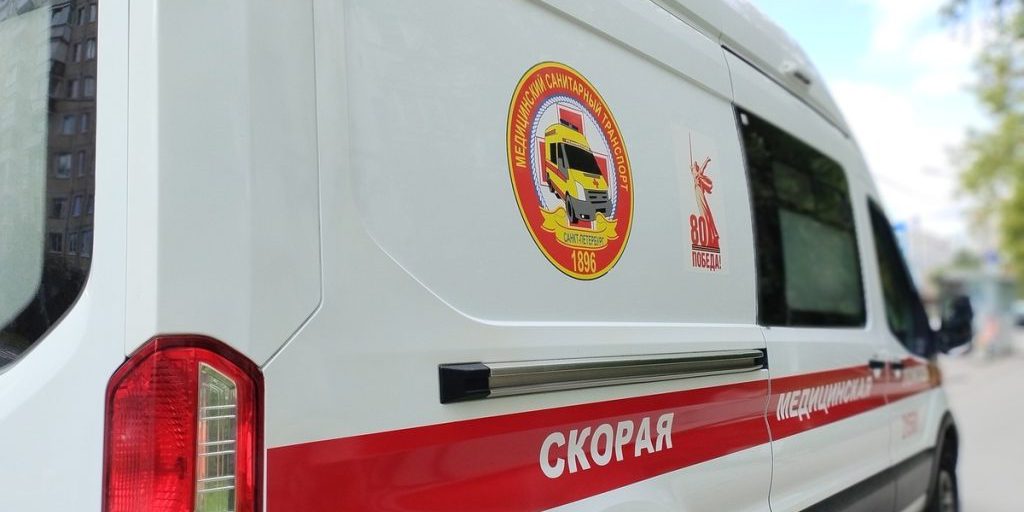 Incidente a San Pietroburgo: violazione delle regole stradale e mancato rispetto di un'ambulanza in emergenza