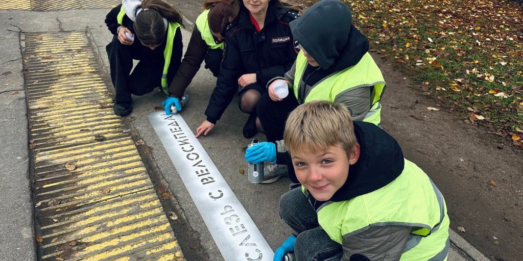 В Смоленске напомнили о безопасности на пешеходных переходах: акция "Переход - только пешком"