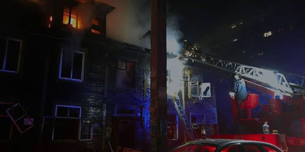 Три человека погибли при пожаре в многоквартирном доме в Новосибирске