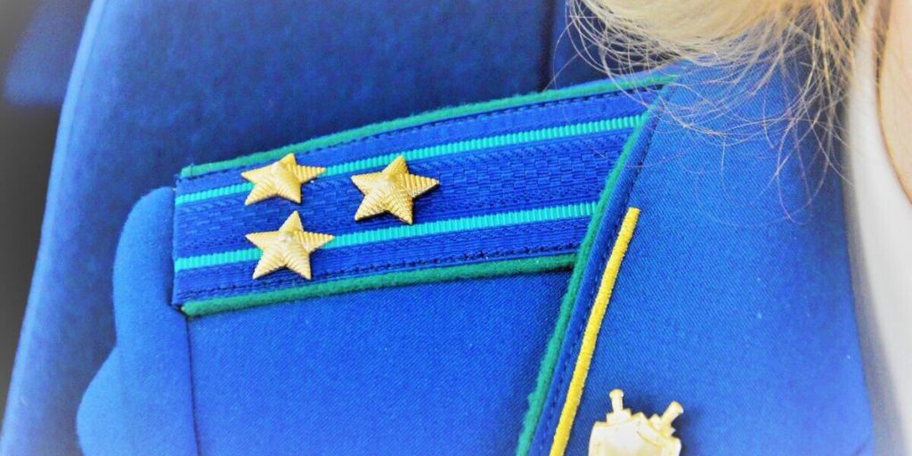 Donna di 64 anni recupera 190.000 rubli persi a causa di truffatori telefonici grazie all'intervento della procura di Kostroma