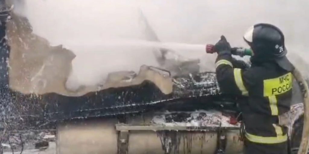 На Дону дотла сгорел грузовик