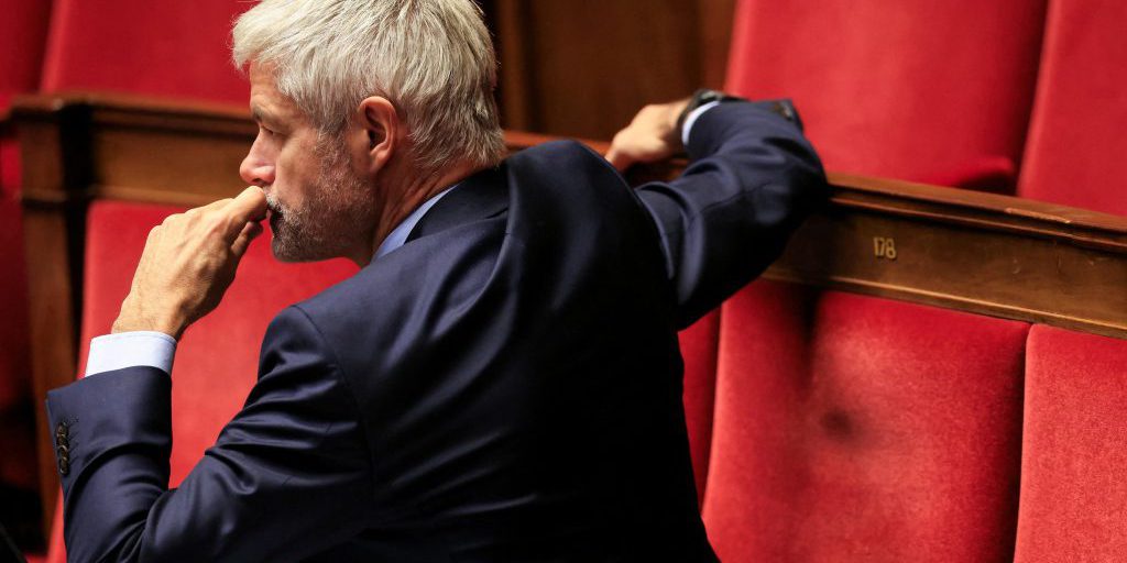 Strategia del capo dei deputati LR sul bilancio genera confusione e divergenze con Retailleau