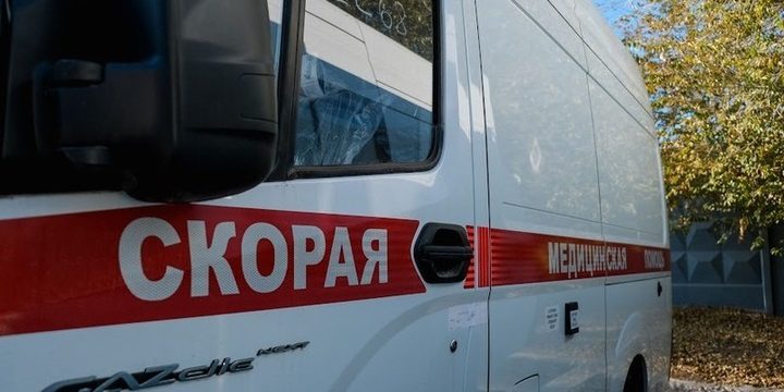 Incidente Stradale a Volgograd: Due Feriti e Indagine in Corso