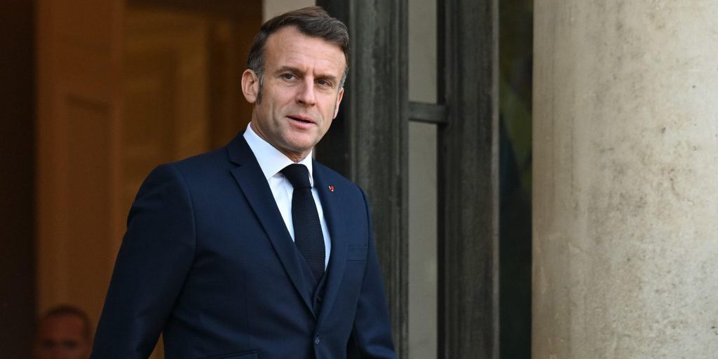 Macron cambia posizione sull'intervento americano in Venezuela: approva la caduta di Maduro senza commentare Trump