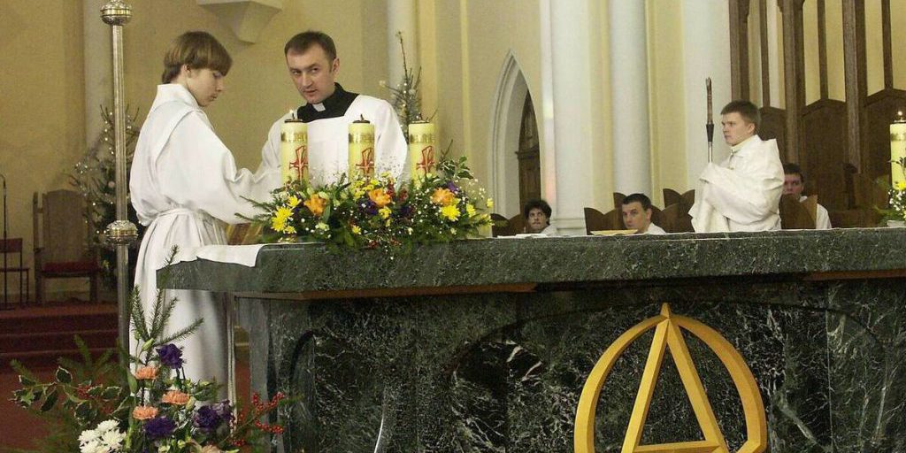 Стало известно о священнике с 17-ю любовницами