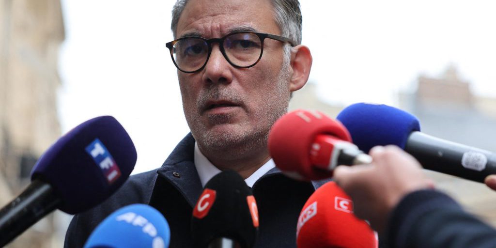 Bilancio di Lecornu sotto attacco: la sinistra denuncia un piano economico insufficiente e preoccupante