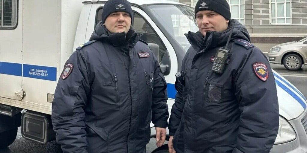 Сотрудники полиции в Рязани оказали помощь пострадавшим в ДТП подросткам
