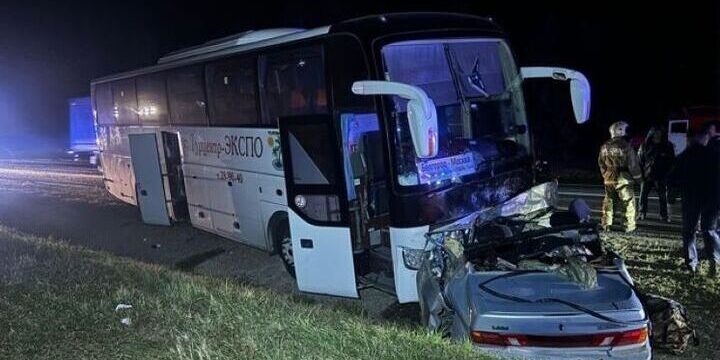 Водитель и два пассажира погибли при столкновении автобуса «Белгород – Москва» и легковушки