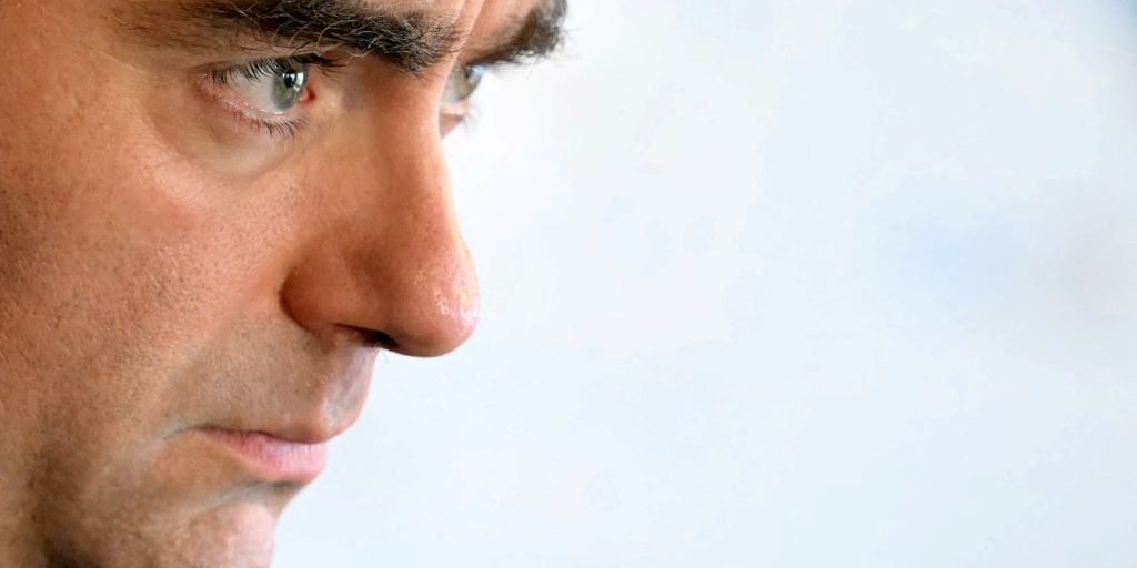 Sfida al Governo: il Primo Ministro deve navigare tra budget limitato e minacce di censure senza una maggioranza assoluta