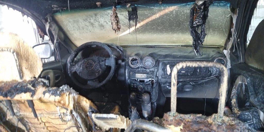 В Курской области автослесарь сжег машину и попал под уголовное дело