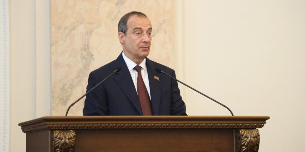 Юрий Бурлачко выступил с отчетом об итогах работы фракции «Единая Россия» в ЗСК за первую половину 2025 года