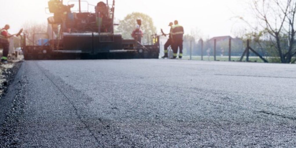 "Rinnovamento della via Centrale a Kirov: miglioramenti per la sicurezza stradale e la fluidità del traffico"