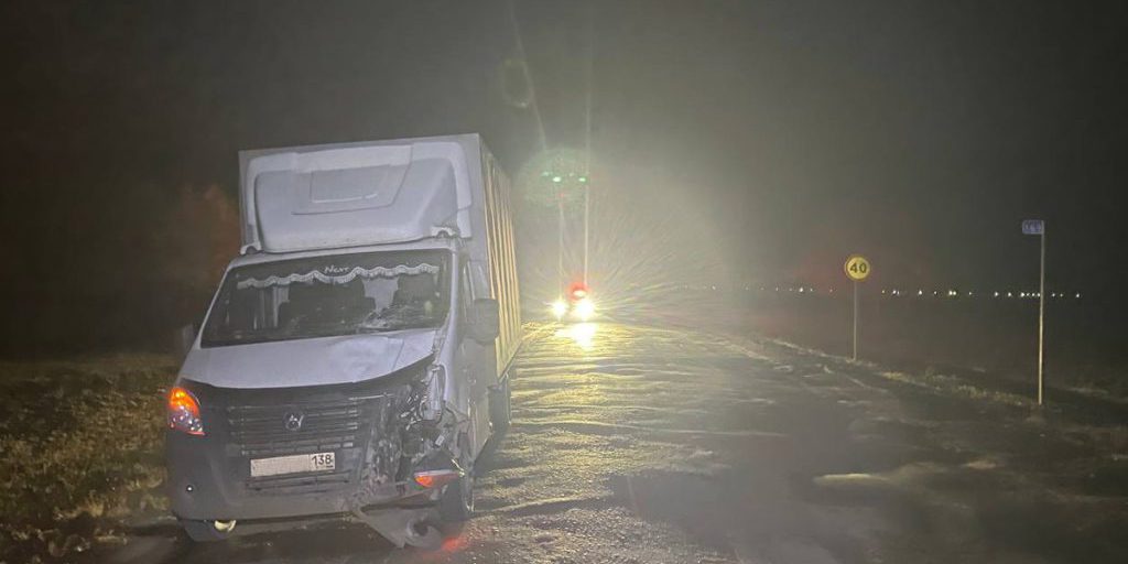 Incidente Stradale Notturno in Buriatia: Un Conducente Investisce un Pedone, le Autorità Indagano