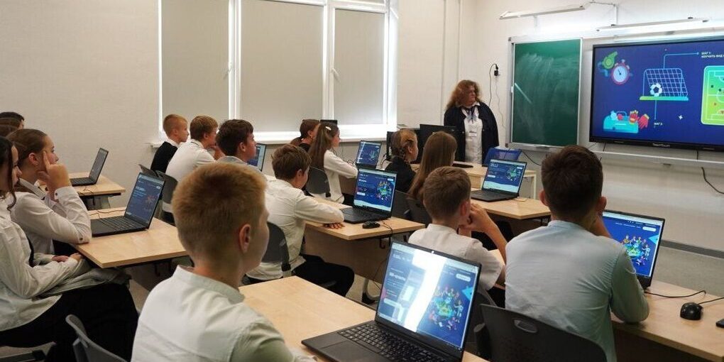 В Великом Новгороде открыли профориентационный центр «Ступени к успеху»