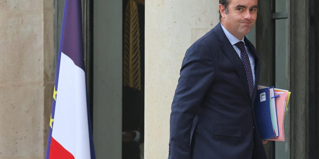 Emmanuel Macron peut-il maintenir un gouvernement démissionnaire jusqu’à la fin de son mandat ?