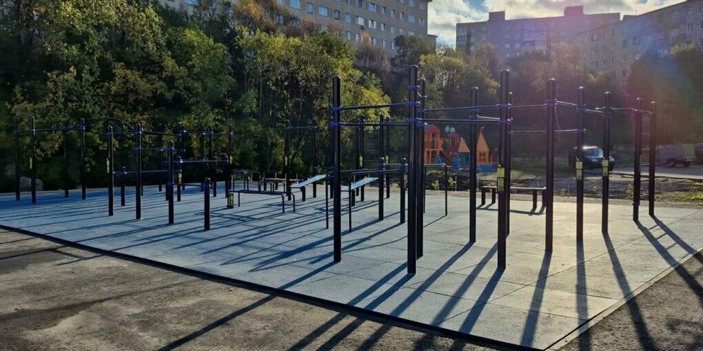 Murmansk si rinnova con una nuova piazza intelligente per lo sport: un passo avanti per la salute e la comunità