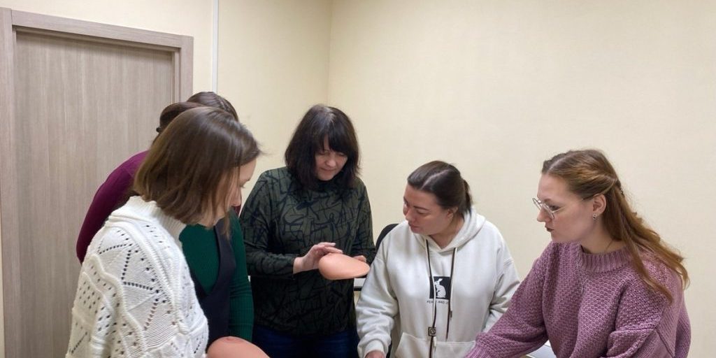 В Архангельске прошёл мастер-класс по самообследованию молочных желез