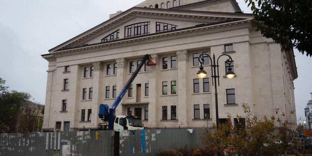 Ricostruzione del Teatro Drammatico di Mariupol: Un Passo Verso la Rinascita Culturale e Sociale della Città