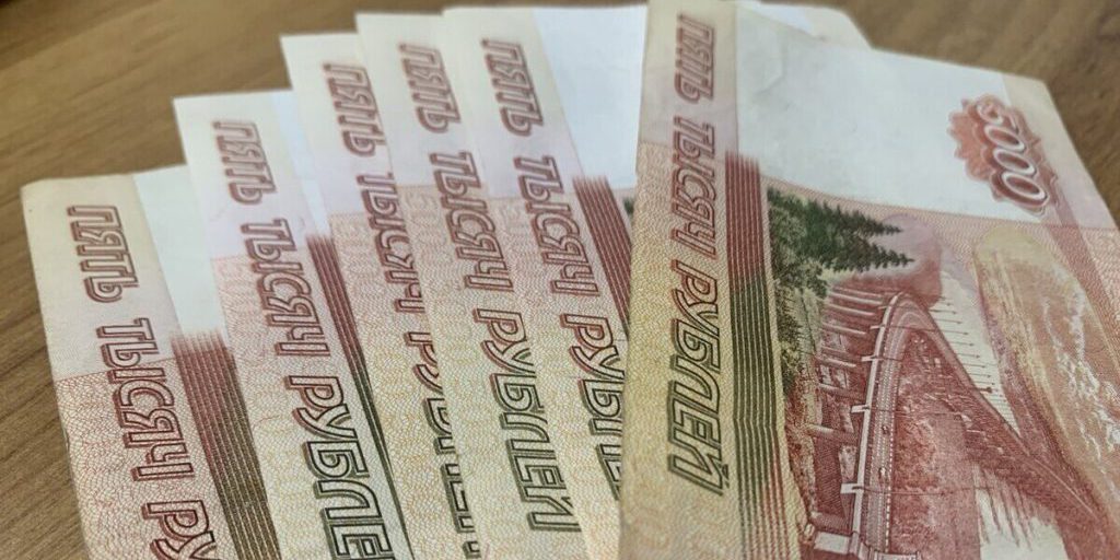 Docente universitario russo condannato per corruzione accademica con multa di 2,5 milioni di rubli e revoca dell'insegnamento per quattro anni