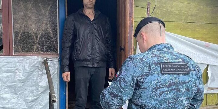 Genitore Moroso Individuato dagli Ufficiali Giudiziari nel Distretto di Velikie Luki