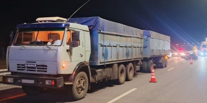 Двое малышей пострадали в ДТП с КамАЗом на М-4 «Дон» в Воронежской области