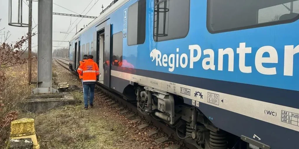 Due treni si scontrano a 132 km a sud di Praga: 3 feriti gravemente e 57 lesioni
