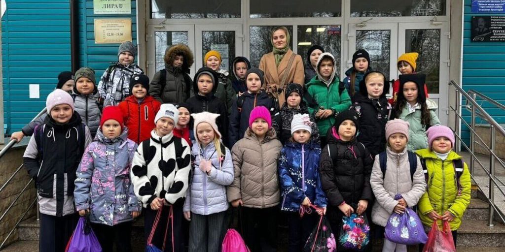 Школьники посёлка Пролетарский побывали на экскурсии в библиотеке