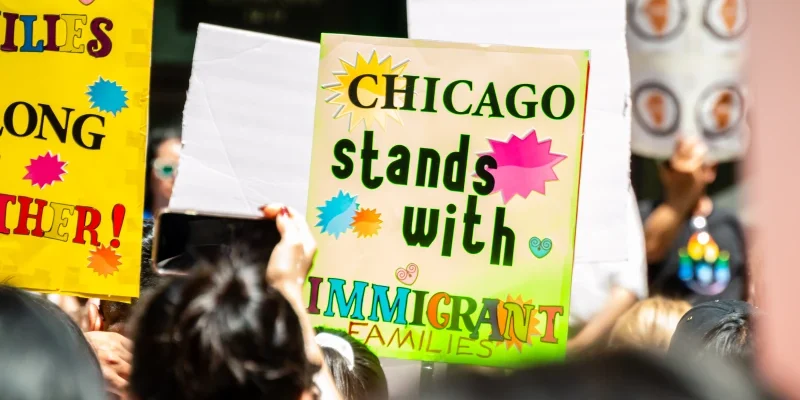 Dipartimento della Sicurezza Interna nega presunto raid dell'ICE su parrocchia di Chicago mentre la comunità immigrata teme deportazioni di massa