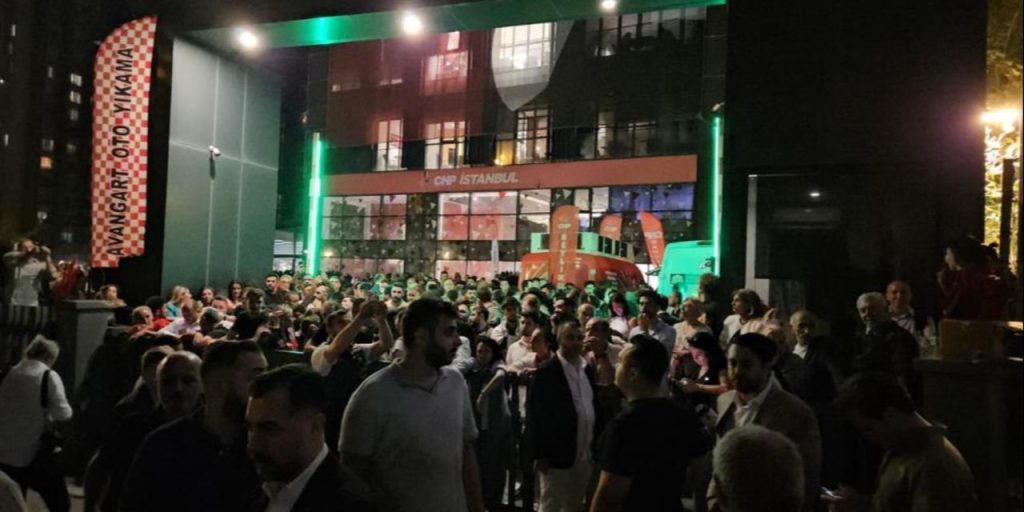 Turchia: Tribunale Rilascia Tre Imputati per Proteste presso Sede del Partito CHP a Istanbul
