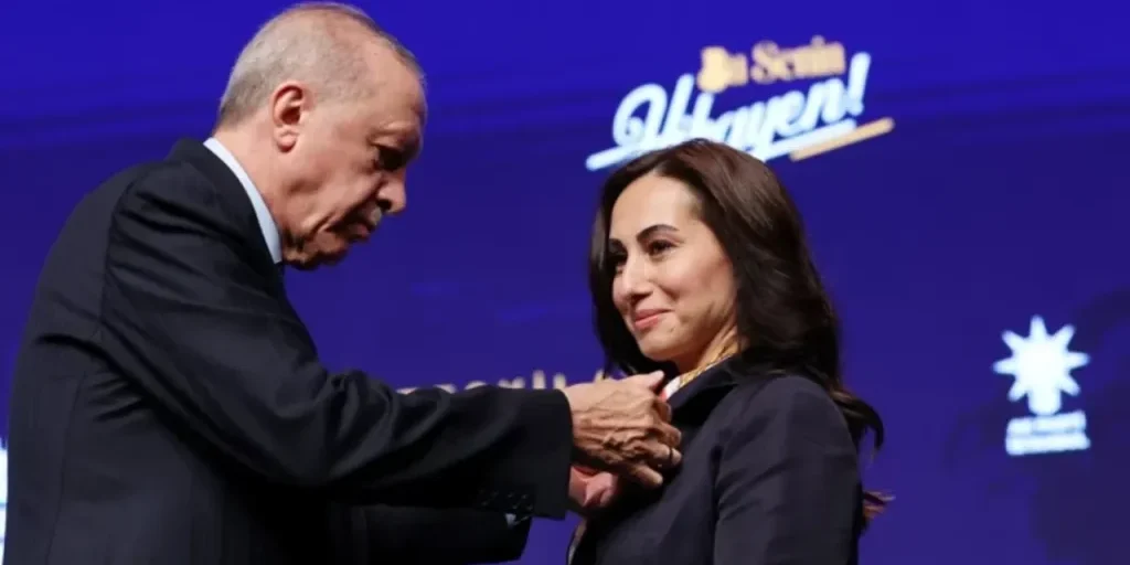 Accusa di appalto da 139 milioni di lira contro ex vice‑sindaco di Beykoz Özlem Gürzel: la sua difesa di non essere in carica